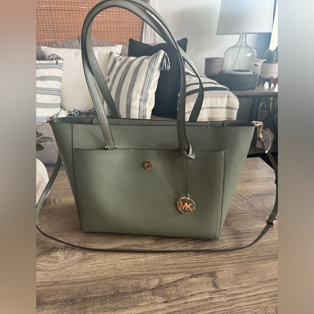 Michael kors tote